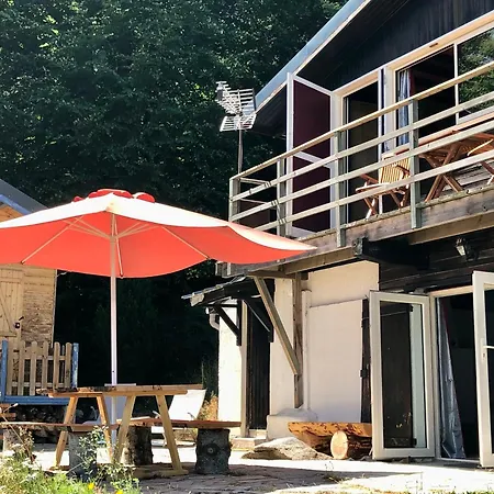 木屋 Dans Les Monts Du Forez